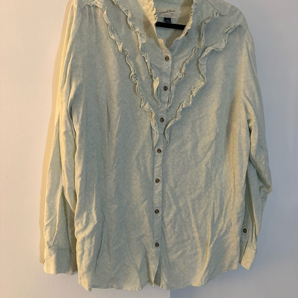 Universal Thread's Light Green Ruffle button up 2x Euc - Picture 7 of 10